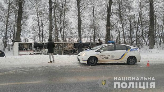 Автобус сполученням Київ – Москва ліг на бік на Чернігівщині: є потерпілі