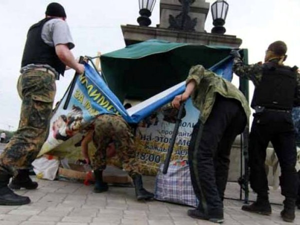 Боевики ДНР заявили, что расстреляют всех, кто соберется для молитвы за Украину, — пастор из Донецка