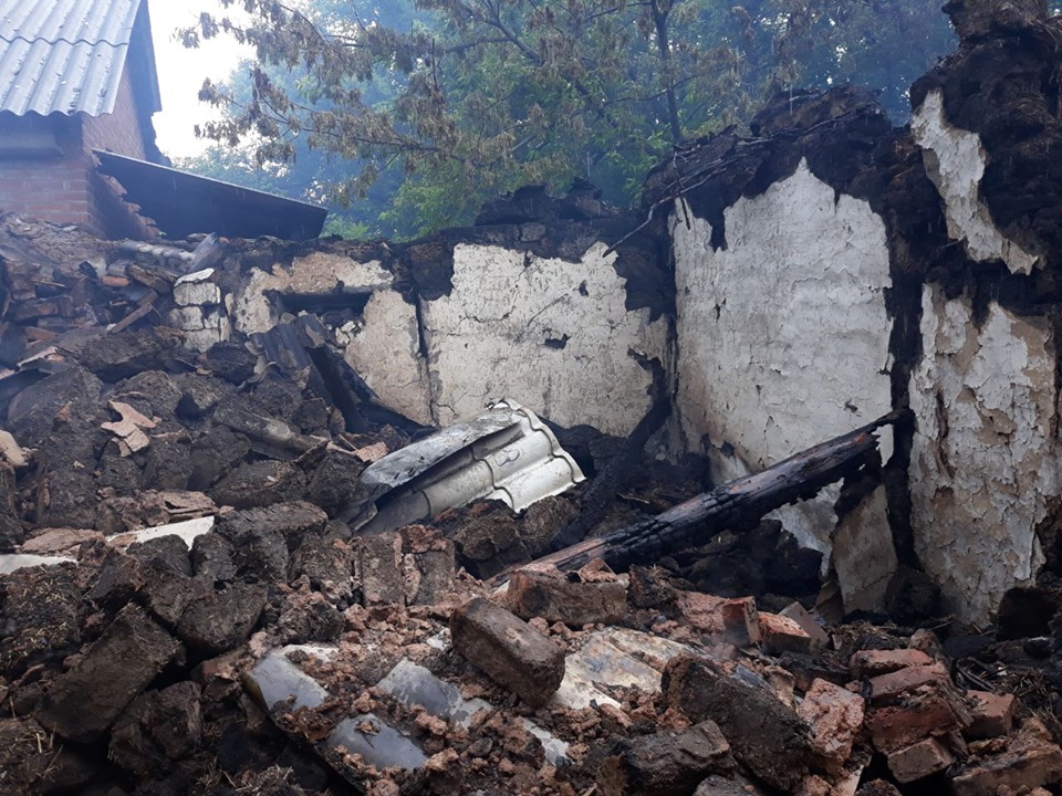 Боевики обстреляли Верхнеторецкое из гранатомета: разрушены жилые дома (фото)