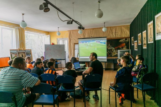 Брати з Кривого Рогу перетворили закинуту будівлю на культурно-громадський центр