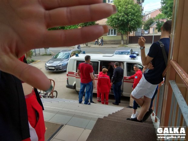 Чому пологи в Україні коштують в рази дорожче ніж за кордоном: цинічні причини