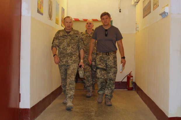 Данилюк с делегацией СНБО приехал на Донбасс: фото и видео