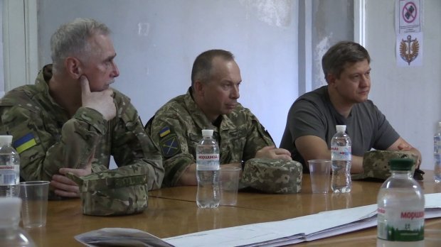 Данилюк с делегацией СНБО приехал на Донбасс: фото и видео