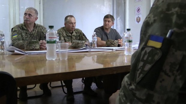 Данилюк с делегацией СНБО приехал на Донбасс: фото и видео