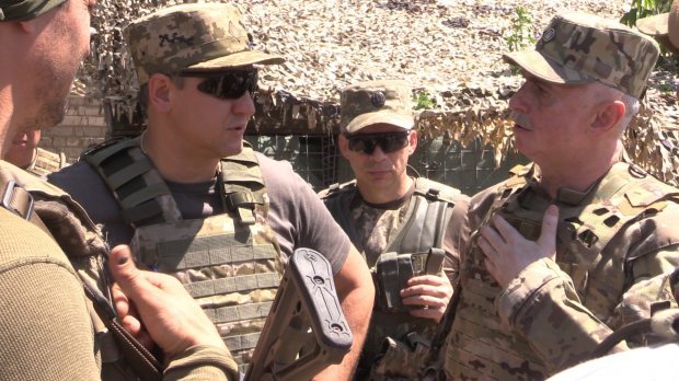 Данилюк с делегацией СНБО приехал на Донбасс: фото и видео