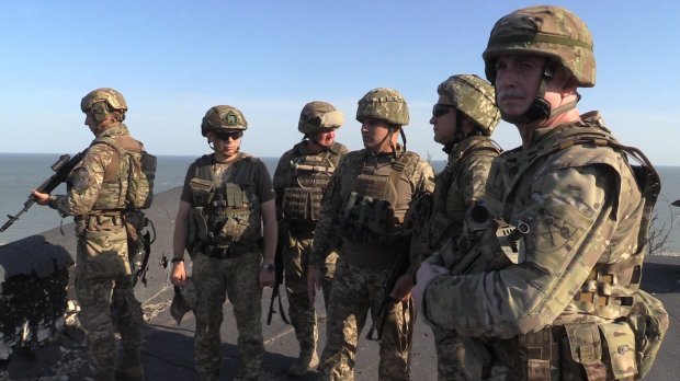 Данилюк с делегацией СНБО приехал на Донбасс: фото и видео