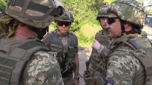 Данилюк с делегацией СНБО приехал на Донбасс: фото и видео