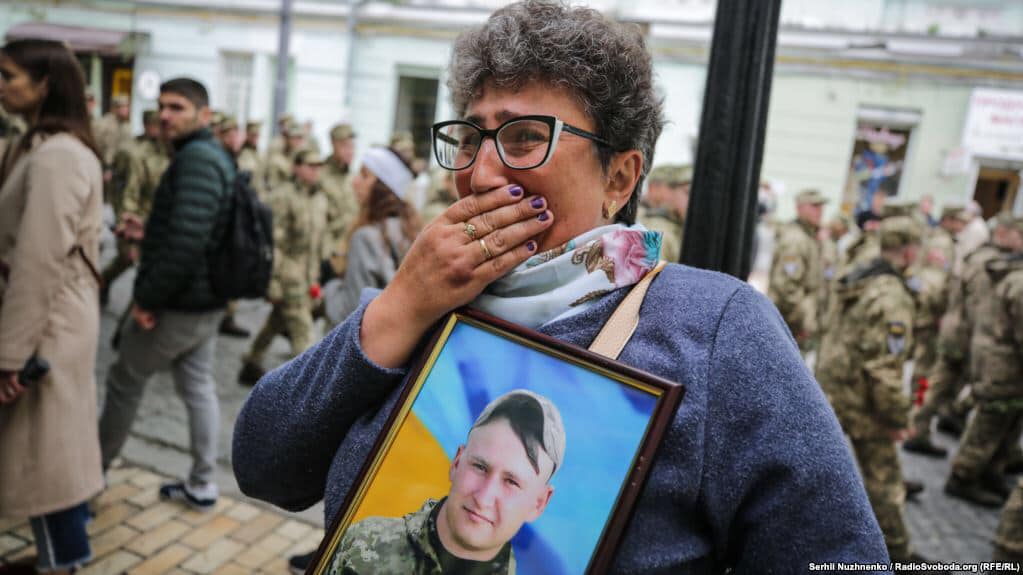 Душа разрывается от этих фото: в Киеве прошел марш матерей и жен погибших участников ООС (фото)