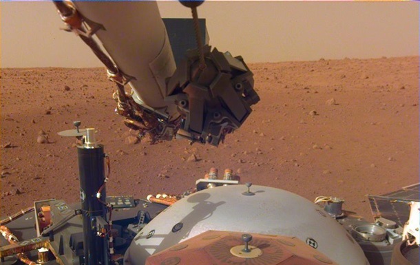 Двухметровая рука робота. NASA показало зонд InSight