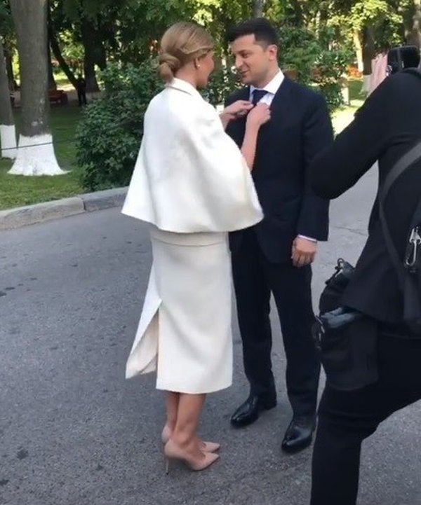 Елена Зеленская пришла на инаугурацию мужа в лаконичном наряде (фото)