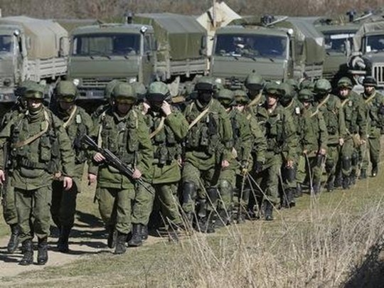 Если Киев будет «жевать сопли», то Россия открыто введет армию на Донбасс, — Альфред Кох
