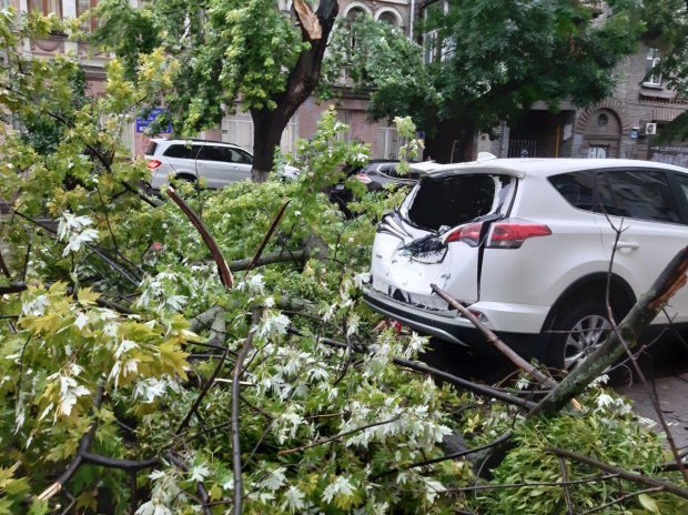 Главные новости 27 июня: эмоциональный брифинг Зеленского, освобождение пленных, ураган в Киеве