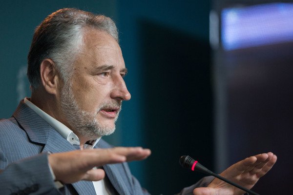 Хоч шалену бджілку: чому Порошенко мав повне право призначити Жебрівського аудитором НАБУ