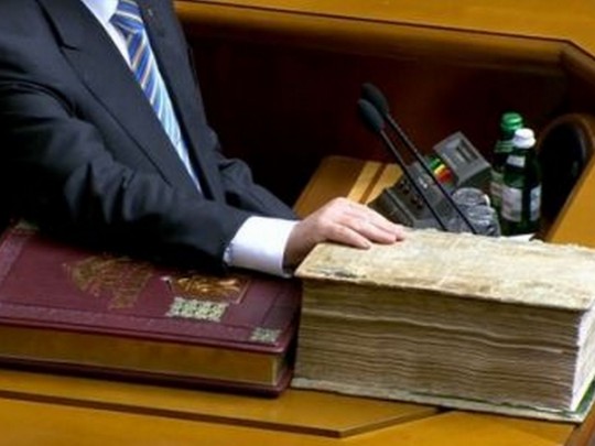 Инаугурацию Зеленского в Раде предлагают провести 19 мая