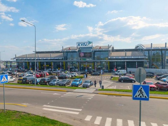 Из аэропорта Киев эвакуировали всех пассажиров: видео с места ЧП