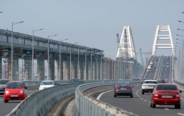 Керченский мост открыли для грузового транспорта