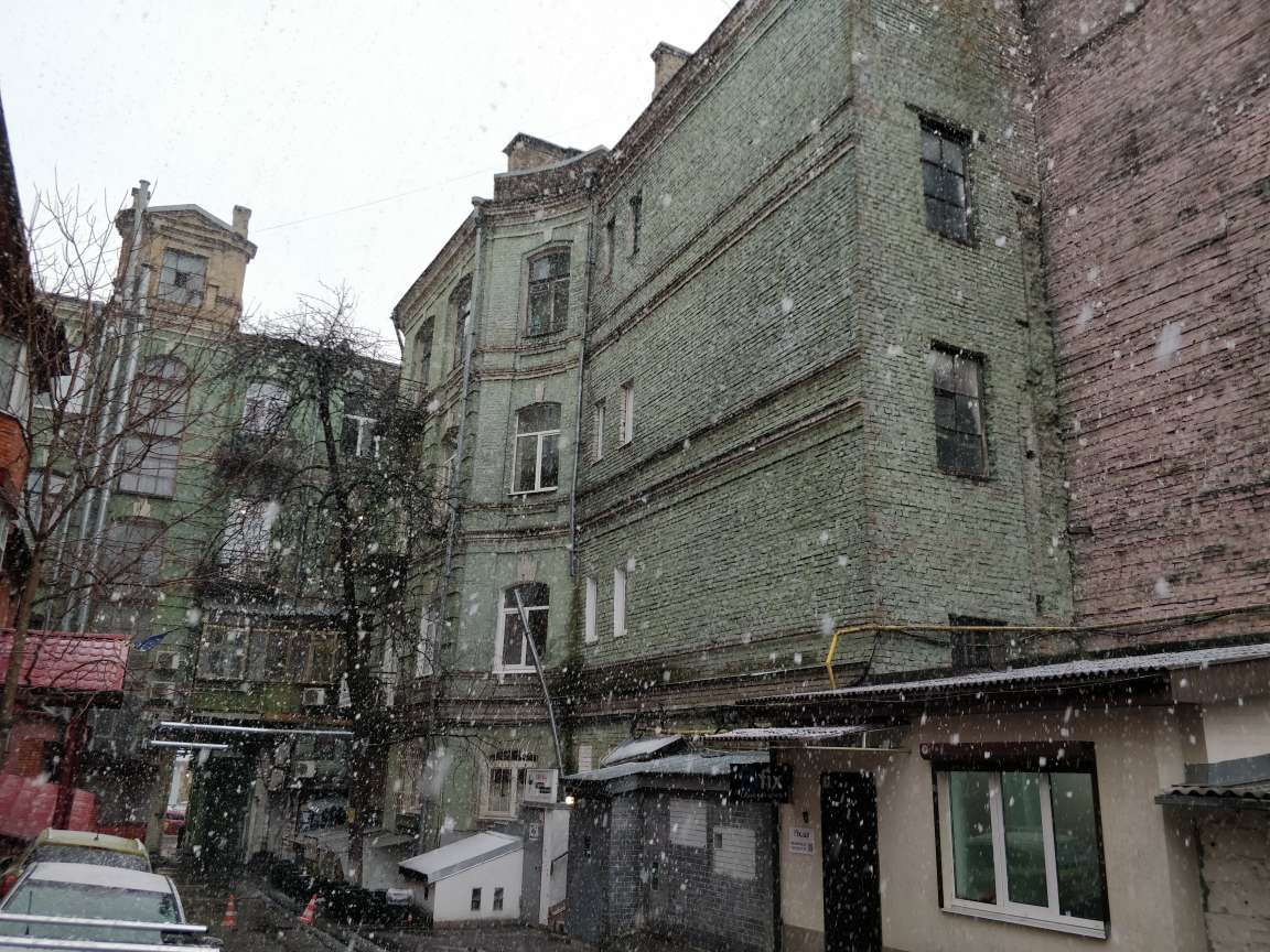 Киев снова засыпает снегом: эксклюзивные фото