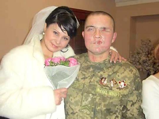 Киевские волонтеры помогли организовать свадьбу тяжело раненному бойцу АТО и его избраннице