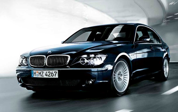 Китаянка расплатилась за BMW центнером мелких купюр