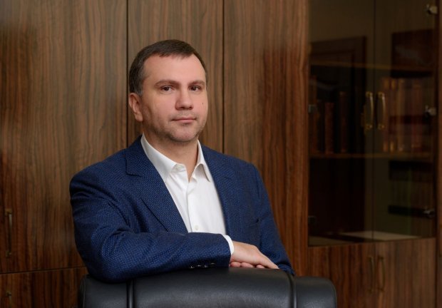 Корупціонери аплодують стоячи: що відбувається в Окружному адмінсуді