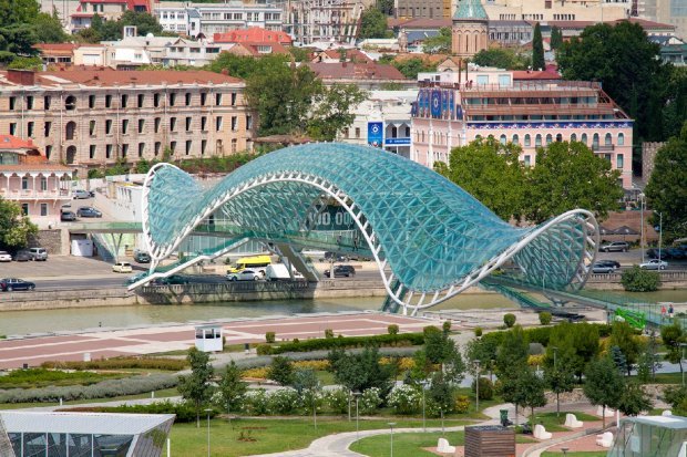 Куда поехать на майские праздники в Европе: топ-5 городов, которые восхищают красотой