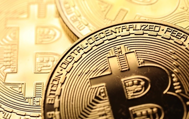 Курс биткоина за сутки упал почти на 13%