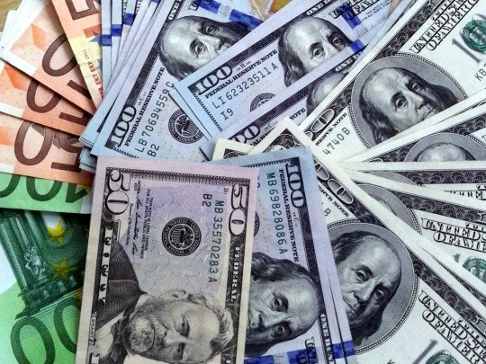 Курс доллара в Украине падает после праздников