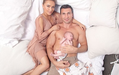 Love story: нежная фотосессия Владимира Кличко с невестой и дочерью