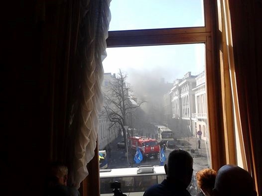 Майдан онлайн. Перемирие: Рада проголосовала за отстранение Захарченко и освобождение ТимошенкоСюжет
