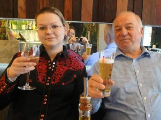 Медики не знают, смогут ли Скрипаль и его дочь восстановиться после отравления