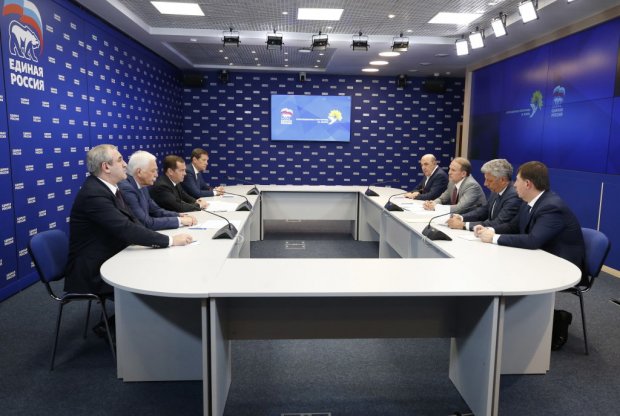 Медведчук и Бойко в очередной раз прилетели в Москву: о чем говорили