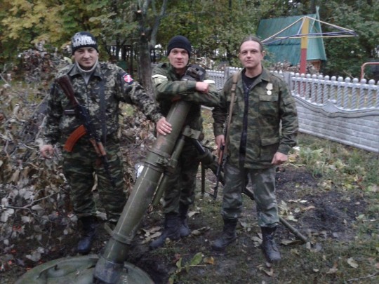 Миномет возле детской площадки: в сети показали боевую позицию российских наемников на Донбассе