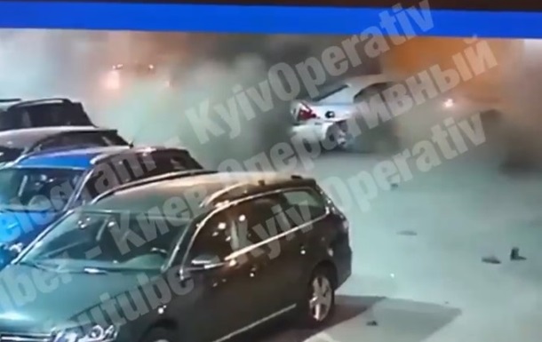 Момент взрыва автомобиля в Киеве попал на видео