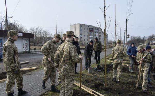 На Черкащині висадили найдовшу в Україні алею сакур: чарівні фото