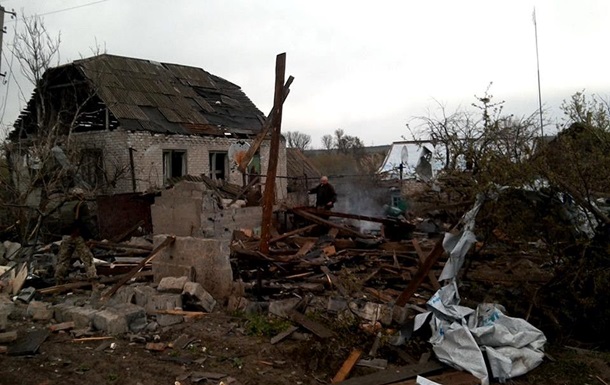 На Донбассе обстреляли жилые дома и газопровод