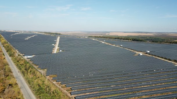 На Хмельниччині запрацювала друга найбільша сонячна електростанція