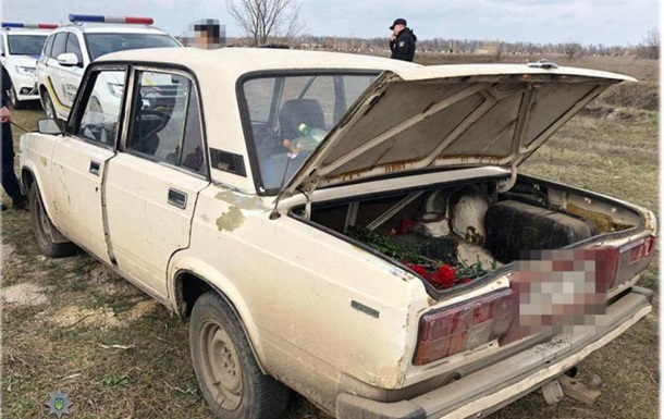 На кладбище Одессы шесть человек устроили стрельбу по могилам
