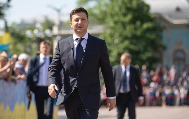 На сайте президента появилось более 10 петиций в поддержку Зеленского