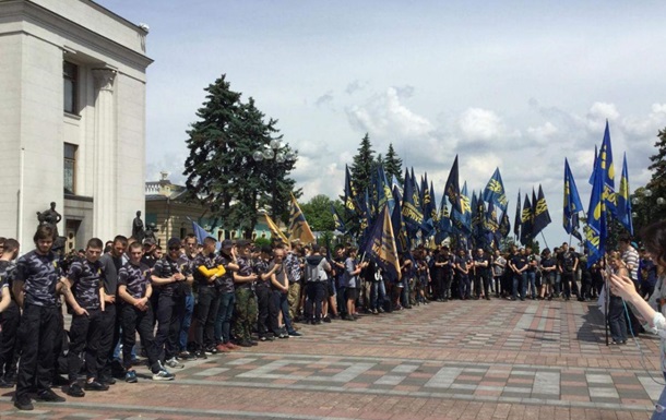 Нацкорпус пришел под Раду