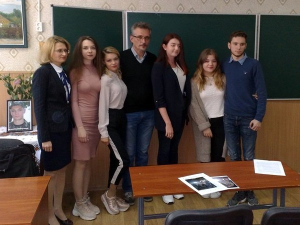 «Надеюсь, мы еще встретимся»: школьники получили письмо от учителя, погибшего в Донецком аэропорту
