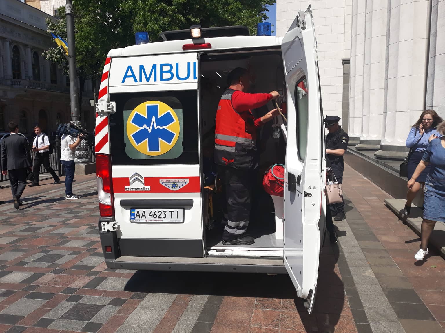 Нардепа Паламарчука забрала скорая после инаугурации Зеленского: фото с места ЧП