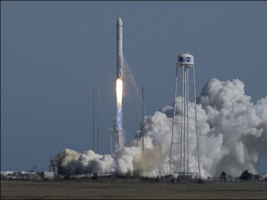 NASA запустило к МКС украинскую ракету (фото, видео)