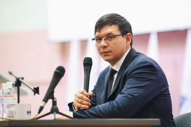 Не совсем новые лица: кто из одиозных предшественников идет в Раду