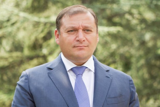 Не совсем новые лица: кто из одиозных предшественников идет в Раду
