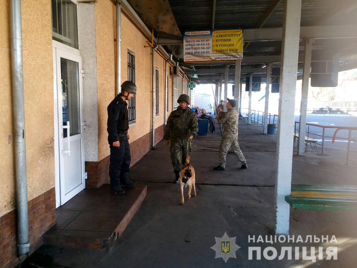 Неизвестный вымогатель заминировал три вокзала в Житомире, требуя выкуп (фото)