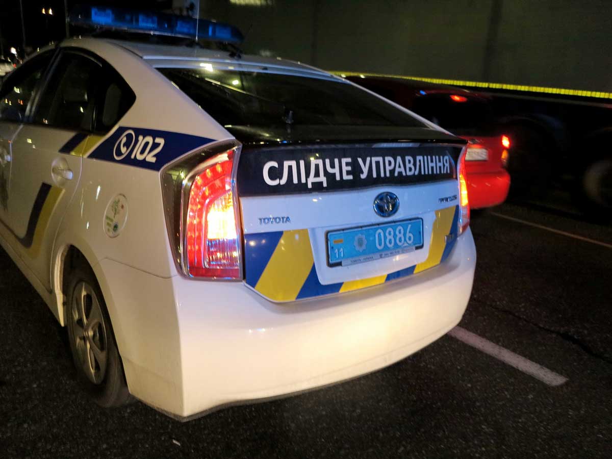 Нелепая смерть на капоте: в Киеве Chevrolet снес нарушителя на проспекте Шухевича