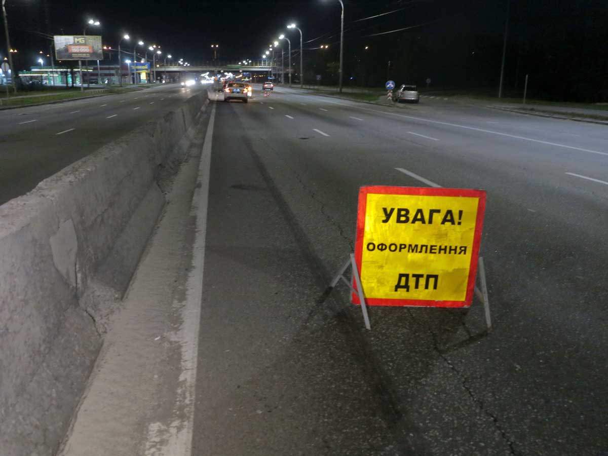 Нелепая смерть на капоте: в Киеве Chevrolet снес нарушителя на проспекте Шухевича