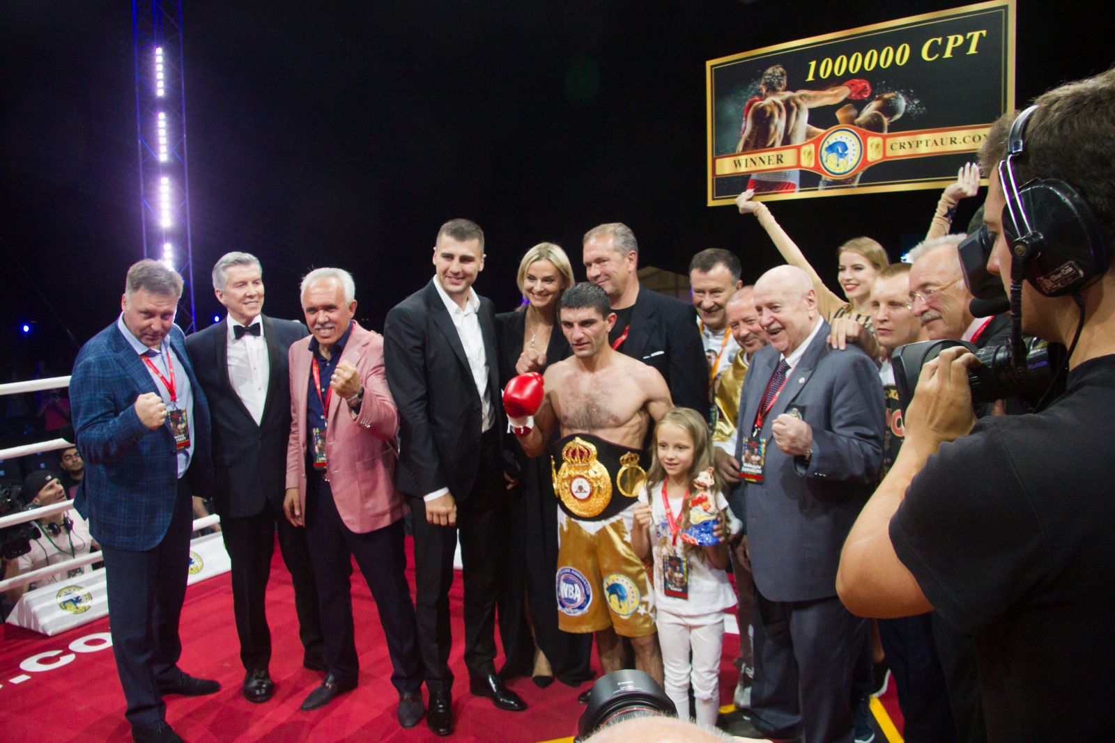 Непобедимый украинский боксер проведет защиту чемпионского пояса в Киеве: названо имя соперника