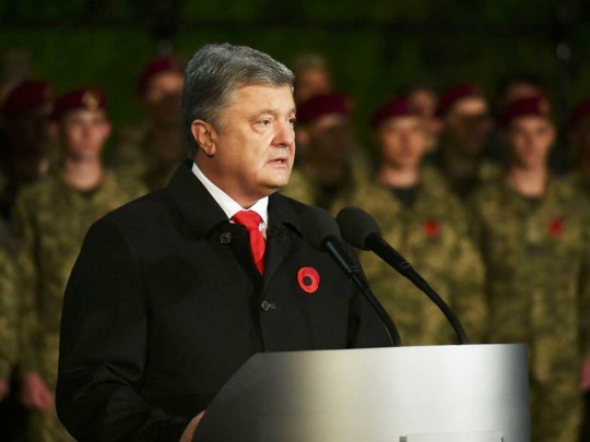 Никто не может монополизировать победу над нацизмом, — Порошенко