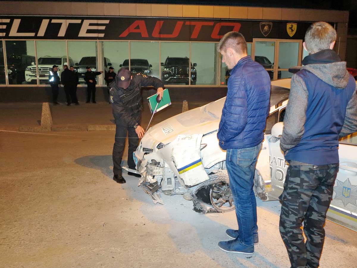 Ночная погоня по улицам Киева: мужчина пытался угнать полицейское авто, сбив девушку-патрульную (фото)